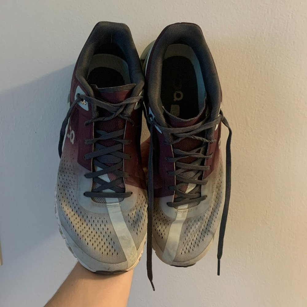 On Cloudflow Runningn Shoe